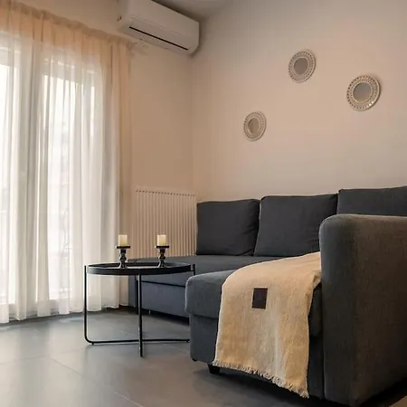 Thessalonian I - 2 Steps From White Tower *